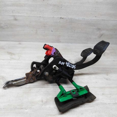 pedalnyi-uzel-tormoza-scepleniia-ford-focus-1-art-74922-big-4