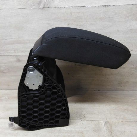 podlokotnik-skoda-yeti-i-art-76112-big-0