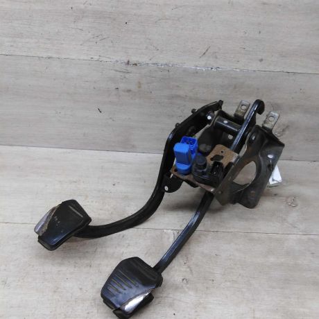 pedalnyi-uzel-ford-focus-1-art-76650-big-0