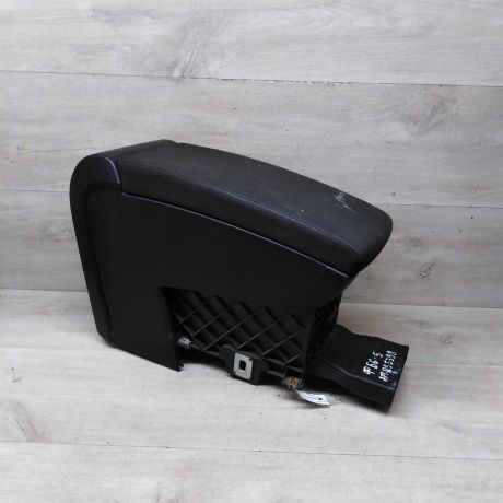 podlokotnik-volkswagen-passat-b6-art-77273-big-0