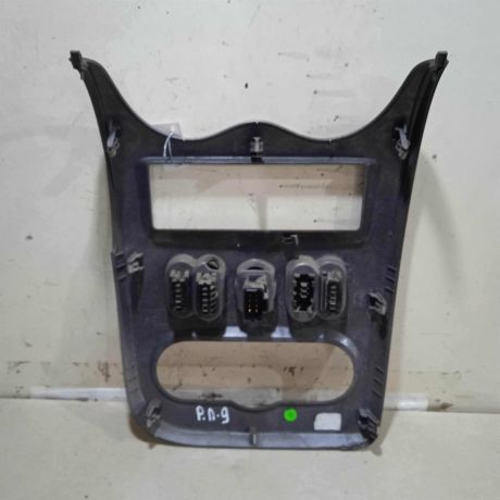 ramka-magnitoly-renault-logan-i-art-77395-big-2