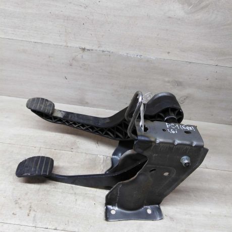 pedalnyi-uzel-renault-sandero-i-art-77780-big-0