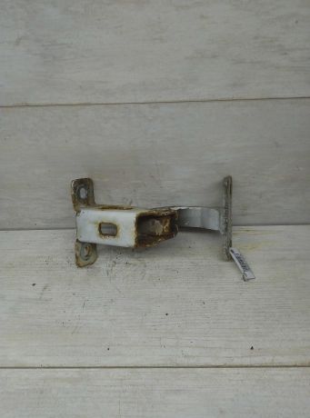 petlia-dveri-zadniaia-pravaia-nizniaia-dverki-bagaznika-lada-largus-art-80270-big-0