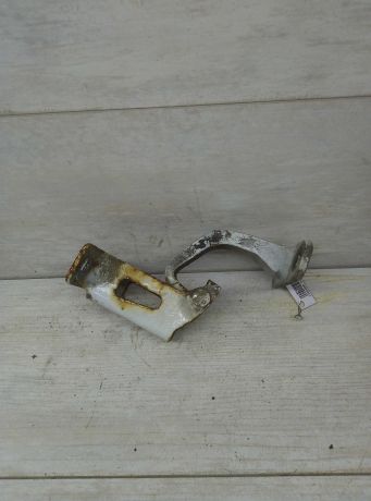 petlia-dveri-zadniaia-pravaia-nizniaia-dverki-bagaznika-lada-largus-art-80270-big-4