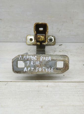 petlia-dveri-zadniaia-pravaia-nizniaia-dverki-bagaznika-lada-largus-art-80270-big-3