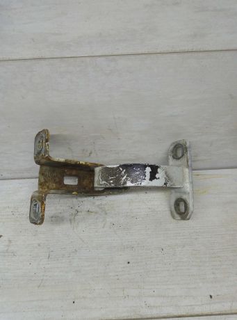 petlia-dveri-zadniaia-pravaia-nizniaia-dverki-bagaznika-lada-largus-art-80270-big-1