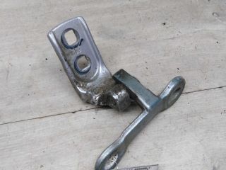 petlia-dveri-peredniaia-levaia-nizniaia-opel-vectra-c-art-81237