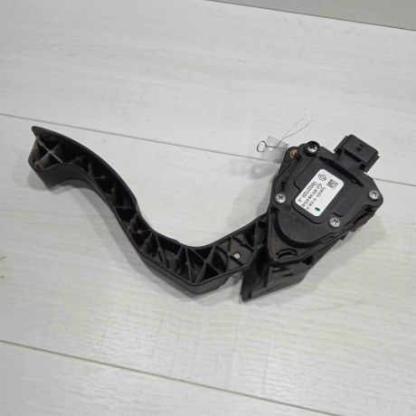 pedal-gaza-renault-logan-ii-art-82132-big-0