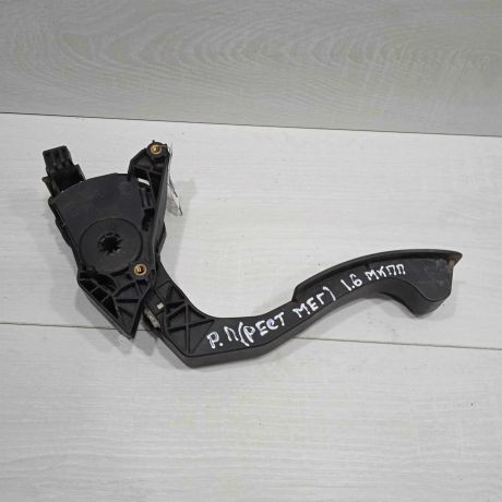 pedal-gaza-renault-logan-ii-art-82132-big-1