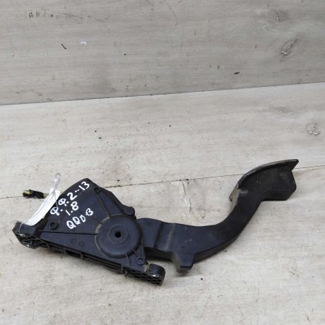 pedal-gaza-ford-focus-2-restailing-art-82534-big-0