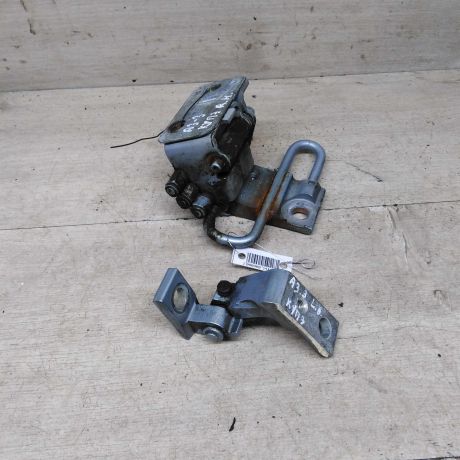 petlia-dveri-pravaia-audi-a3-8l-art-84449-big-5