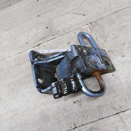 petlia-dveri-nizniaia-levaia-audi-a3-8l-art-84450-big-4