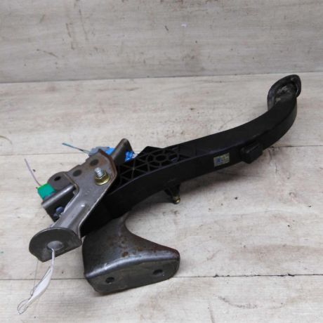 pedal-scepleniia-renault-megane-ii-art-84721-big-1