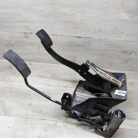 blok-pedalei-pedalnyi-uzel-mitsubishi-carisma-i-art-85156-big-0