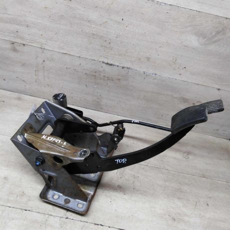 blok-pedalei-pedalnyi-uzel-mitsubishi-carisma-i-art-85156-big-1