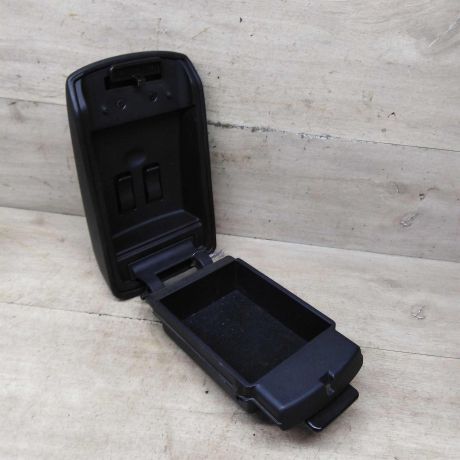 podlokotnik-mazda-3-bk-art-85411-big-5