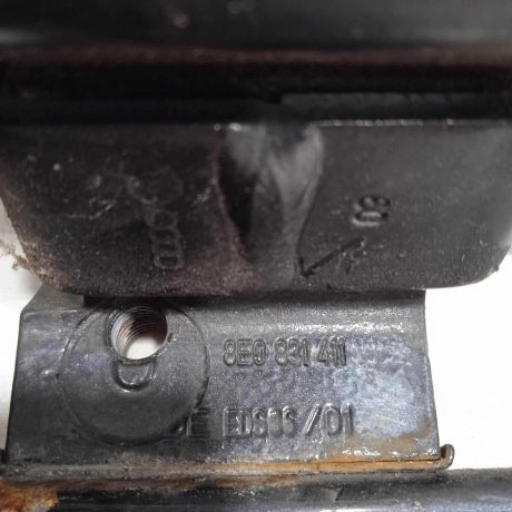 petlia-dveri-peredniaia-levaia-nizniaia-audi-a4-b6-audi-a4-b7-art-87713-big-2