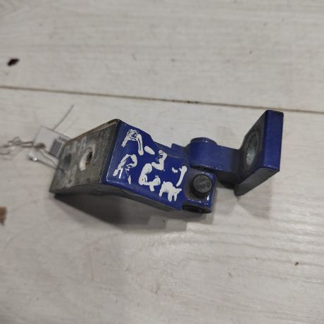 petlia-dveri-pravaia-verxniaia-audi-a3-8l-art-87930-big-0