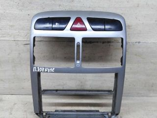 ramka-magnitoly-knopka-avariinoi-signalizacii-peugeot-307-art-88187