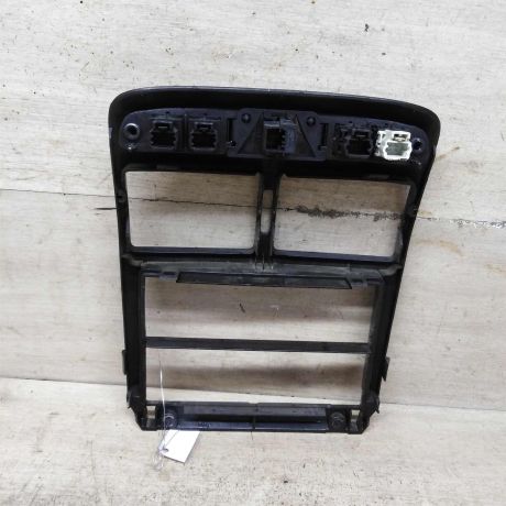 ramka-magnitoly-knopka-avariinoi-signalizacii-peugeot-307-art-88187-big-1