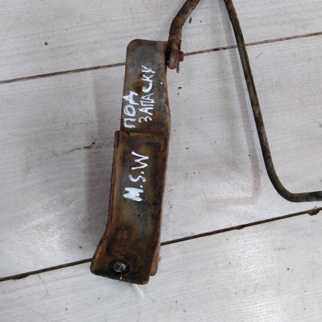 kreplenie-zapasnogo-kolesa-mitsubishi-space-wagon-iii-art-89283-big-1