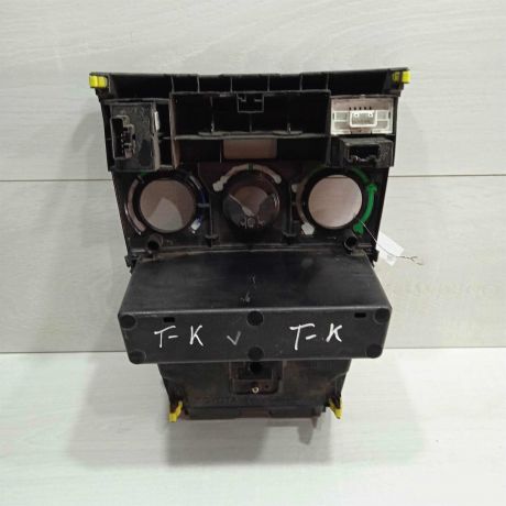 ramka-magnitoly-pepelnica-knopka-avariinoi-signalizacii-toyota-corolla-ix-e120-e130-art-89435-big-2
