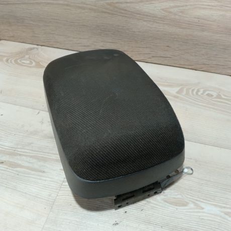 podlokotnik-hyundai-elantra-iii-art-89605-big-2