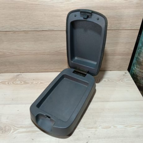 podlokotnik-hyundai-elantra-iii-art-89605-big-4