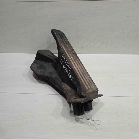 pedal-gaza-skoda-yeti-i-dorestailing-art-90812-big-0