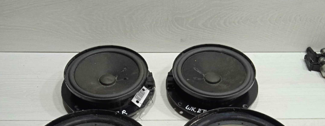 dinamik-akusticeskii-zadnii-skoda-yeti-i-art-91152-big-0