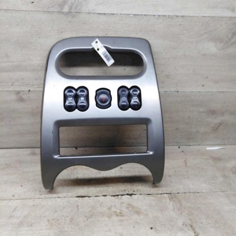 ramka-magnitoly-renault-logan-i-art-93164-big-0