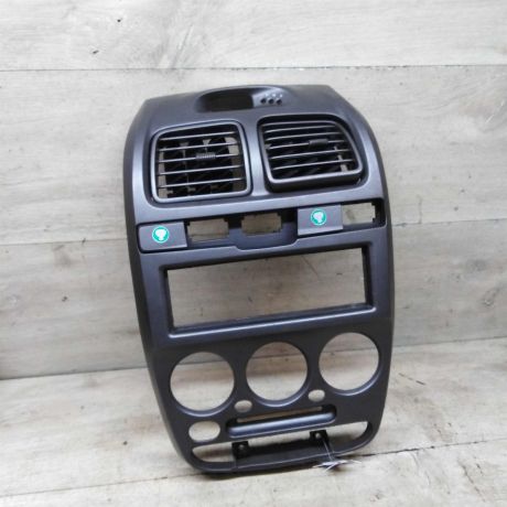 ramka-magnitoly-deflektor-salona-hyundai-accent-ii-art-93775-big-0