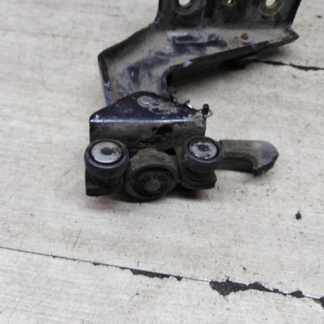 petlia-dveri-otkatnoi-zadniaia-pravaia-nizniaia-peugeot-partner-i-restailing-art-96024-big-2