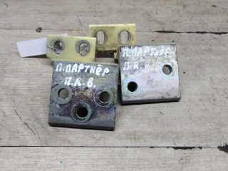 petlia-dveri-peredniaia-pravaia-peugeot-partner-i-restailing-art-96093