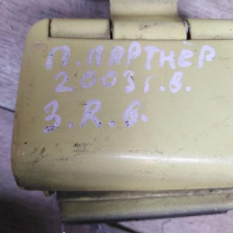 petlia-dveri-raspasnoi-zadniaia-pravaia-verxniaia-peugeot-partner-i-restailing-art-96094-big-1