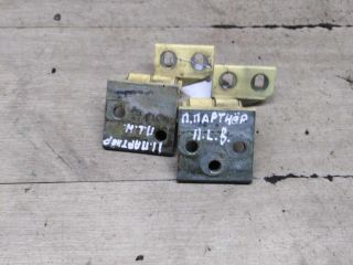 petlia-dveri-peredniaia-levaia-peugeot-partner-i-restailing-art-96103