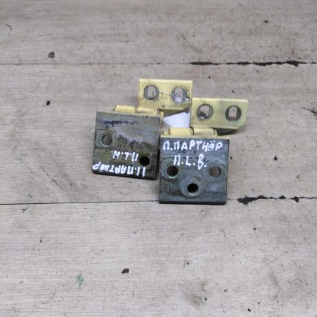 petlia-dveri-peredniaia-levaia-peugeot-partner-i-restailing-art-96103-big-0