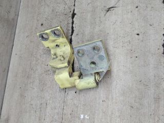 petlia-dveri-raspasnoi-zadniaia-pravaia-nizniaia-peugeot-partner-i-restailing-art-96126