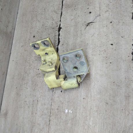 petlia-dveri-raspasnoi-zadniaia-pravaia-nizniaia-peugeot-partner-i-restailing-art-96126-big-0