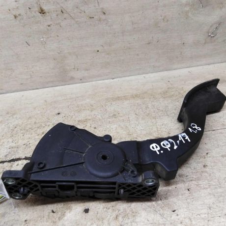 pedal-gaza-ford-focus-2-dorestailing-art-96920-big-2