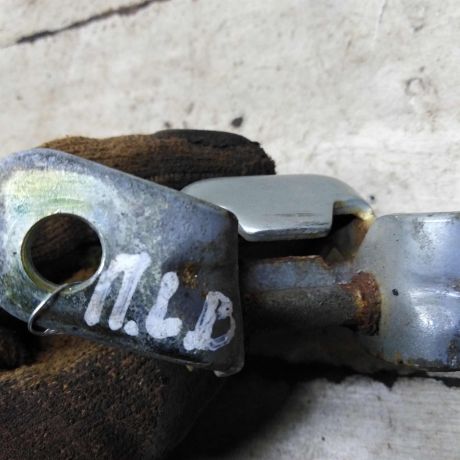 petlia-dveri-peredniaia-levaia-verxniaia-mazda-6-gg-art-98927-big-2