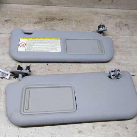 kozyrek-solncezashhitnyi-toyota-avensis-iii-art-98932-big-0