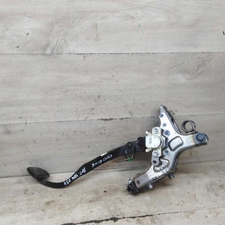 pedal-scepleniia-toyota-avensis-iii-art-99215-big-0