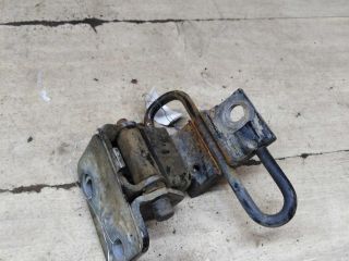 petlia-dveri-peredniaia-levaia-nizniaia-audi-a6-c5-art-100507