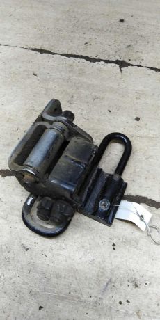 petlia-dveri-zadniaia-pravaia-nizniaia-audi-a6-c5-art-100594-big-0