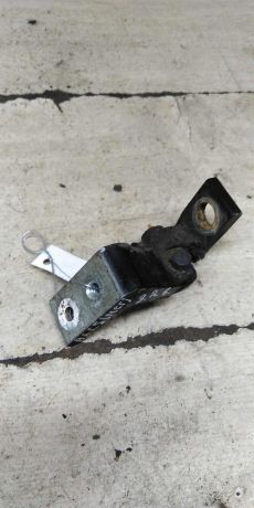 petlia-dveri-zadniaia-pravaia-verxniaia-audi-a6-c5-art-100596-big-1