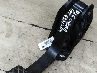 pedal-scepleniia-volkswagen-jetta-vi-art-101095