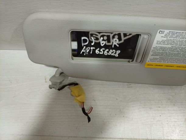 kozyrek-solncezashhitnyi-pravyi-volkswagen-jetta-vi-art-101205-big-3