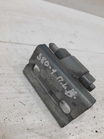 petlia-dveri-peredniaia-levaia-verxniaia-volvo-s80-art-101725-big-1