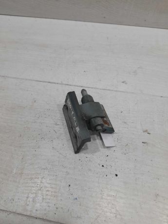 petlia-dveri-peredniaia-levaia-verxniaia-volvo-s80-art-101725-big-2